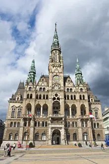 Gothic Town Hall Drucke: Gothic town hall with flags and clouds in the sky