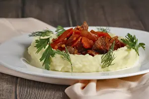 Mashed Potato Dish Drucke: Goulash with mashed potato