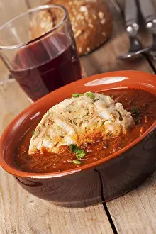 Empty Plate Still Life Drucke: Goulash with a napkin dumpling