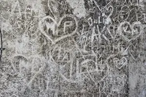 Heart Symbol Image Drucke: Graffiti, carved letters and initials