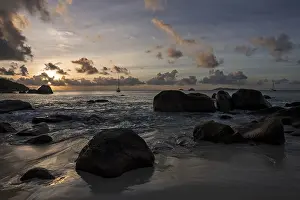 Deserted Beach Evening Drucke: Granite cliffs and beach at Anse Lazio
