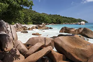 Tropical Ocean Views Drucke: Granite cliffs and beach at Anse Lazio