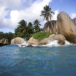 Granite Rock Coast Drucke: Granite rocks on Anse Source a Jean beach