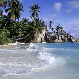 Indian Ocean Coastline Drucke: Granite rocks on Anse Source a Jean beach