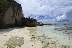 Anse Source DArgent Beach Drucke: Granite rocks on the beach of Anse Source dArgent