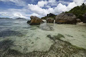 Steep Cliff Photography Drucke: Granite rocks on the beach of Anse Source dArgent