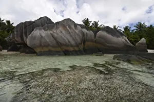 Rocky Coastline Landscape Drucke: Granite rocks on the beach of Anse Source dArgent