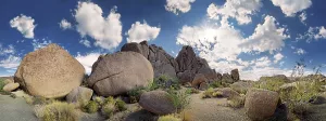 Mojave Desert Rock Formations Drucke: Granite rocks of Split Rocks with cumulus clouds