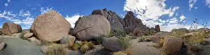 Mojave Desert Landscape Photography Drucke: Granite rocks of Split Rocks with cumulus clouds
