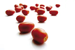 Studio Shot Of Tomatoes Drucke: Grape tomatoes