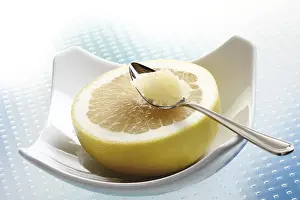 Healthy Eating Bowl Drucke: Grapefruit with a spoon