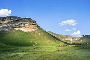 Sandstone Cliffs Landscape Drucke: Grassland with sandstone cliffs and cliffs