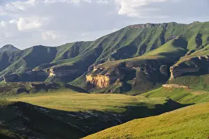 Sandstone Cliff Landscape Drucke: Grassland with sandstone cliffs and cliffs