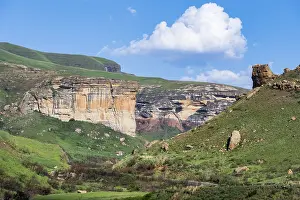 Southern African Landscapes Drucke: Grassland with sandstone cliffs and cliffs