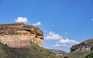Rocky Cliff Erosion Nature Reserve Drucke: Grassland with sandstone cliffs and cliffs