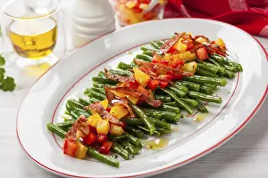 Legume Nutrition Facts Drucke: Green beans with bacon and vegetables