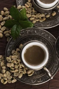 Hot Beverage Drucke: Green coffee. drink and beans