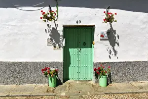 Andalusia Architecture Drucke: Green door in whitewashed facade
