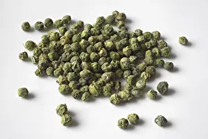 Spicy Food Photography Drucke: Green pepper, dried, whole fruit