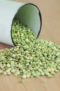 Still Life Studio Shots Drucke: Green split peas, spilled from a container
