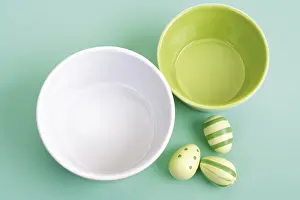Easter Egg Still Life Photography Drucke: Green and white bowls with Easter eggs