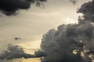 Deserted Evening Atmosphere Drucke: Grey clouds spread rain in the evening sky