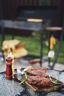 Beef Meat Nutrition Drucke: Grilled beef steak on backyard