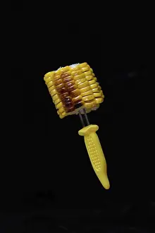 Barbecued Corn Recipes Drucke: Grilled corn on the corn cob on a corn on the cob holder