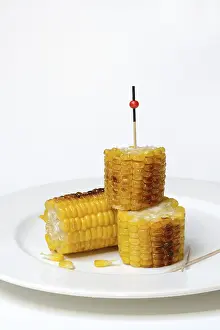 Sweet Corn Nutrition Drucke: Grilled corn on the corn cob, cut up