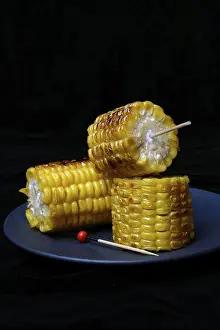 Corn On The Cob Drucke: Grilled corn on the corn cob, cut up