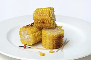 Sweet Corn Nutrition Drucke: Grilled corn on the corn cob, cut up