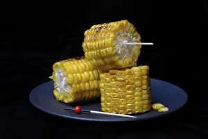European Agriculture Drucke: Grilled corn on the corn cob, cut up