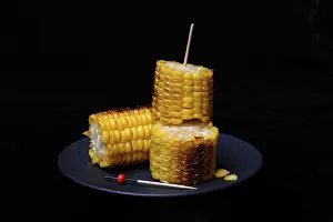 European Agriculture Drucke: Grilled corn on the corn cob, cut up