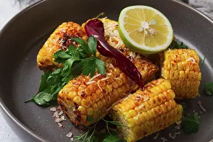 Gourmet Snacks Drucke: Grilled corn with spices, top view