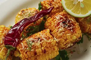 Sweet Corn Nutrition Facts Drucke: Grilled corn with spices, top view