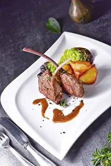 Meat Dish Photography Drucke: Grilled lamb chops with potatoes