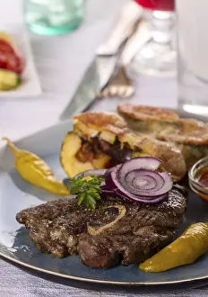 Barbecue Meal Inspiration Drucke: Grilled lamb on a plate