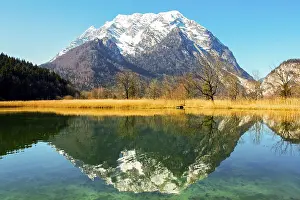 Travel Photography Austria Drucke: Grimming mountain reflected in the lake in spring