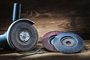 Industrial Equipment Drucke: Grinding tools Angle grinder with used and new defect discs
