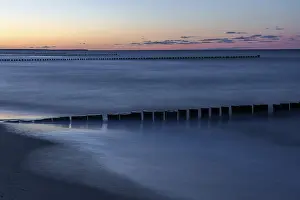 Deserted Coastline Germany Drucke: Groothing in the sea, sunset, long exposure