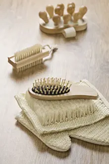 Bathroom Essentials Drucke: Group of bath accessories