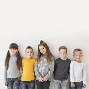 Childhood Photography Drucke: Group children posing together