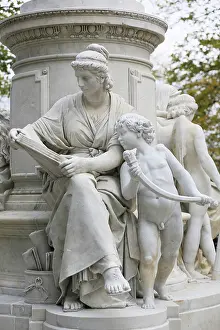 Drucke von Gruppe von Figuren Allegorie der Wissenschaft, Goethe-Denkmal für den Dichter Johann Wolfgang von Goethe aus Carrara-Marmor im Großen Tiergarten in Berlins Mitte durch den Bildhauer Fritz Schaper Carrara Drucke: Gruppe von Figuren Allegorie der Wissenschaft