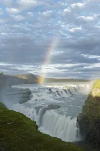 Drucke von Gullfoss-Wasserfall, mit Regenbogen, lange Belichtung, Island Fluss Drucke: Gullfoss-Wasserfall, mit Regenbogen.