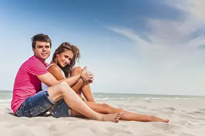 Travel Photography Drucke: Guy and his girlfriend are on the beach