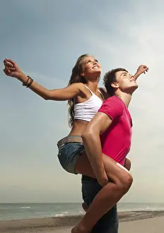 Male And Female Friends Drucke: The guy holding the girlfriend on his back