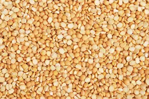 Pulse Nutrition Facts Drucke: Half dried peas as background
