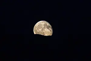 Dark Sky Drucke: Half of the moon is visible against a dark sky