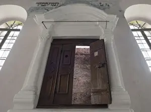 Jewish Museum Schnaittach Drucke: Half-open Torah cupboard in the synagogue