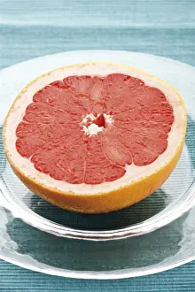Close Up Citrus Fruit Drucke: Half of a red grapefruit, Ruby Star